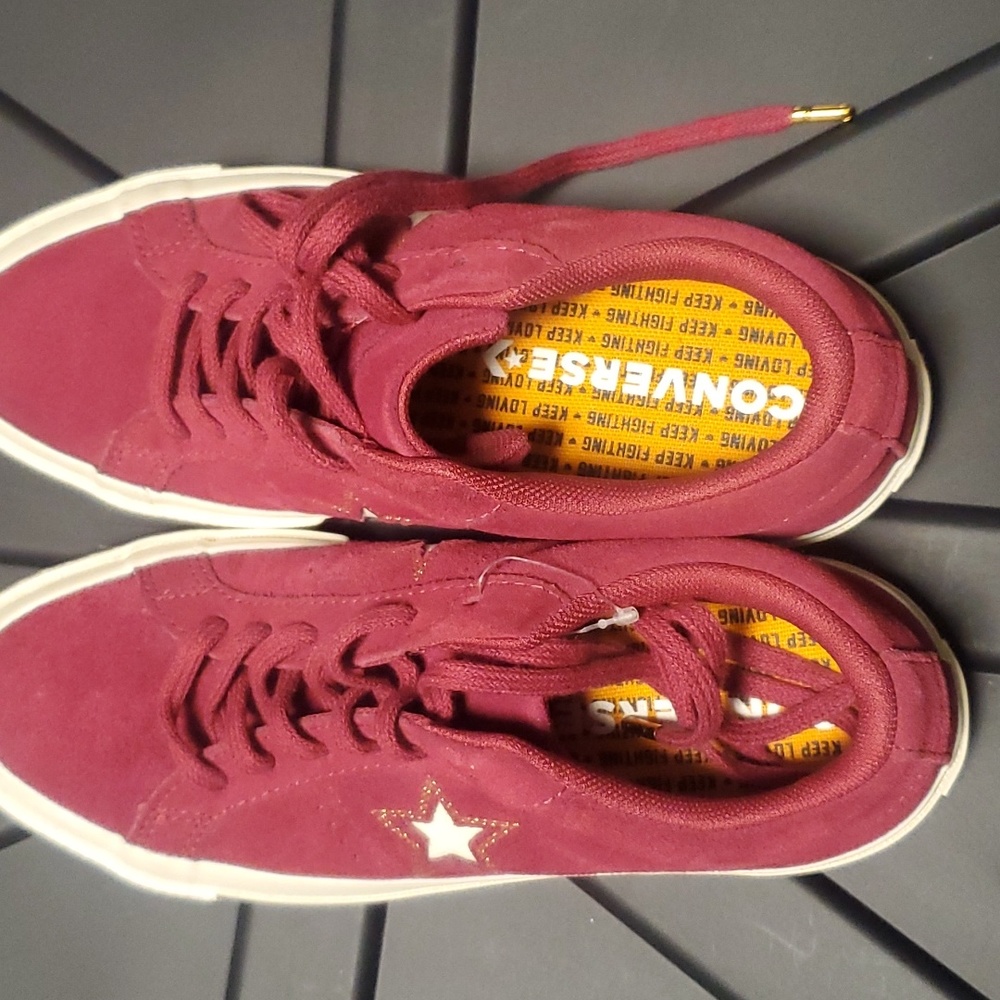Converse all stars sneakers red, size 3.5 big kid